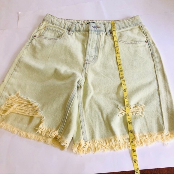 WILD FABLE High Rise Bermuda Raw Hem Distressed Button Fly Jean Shorts Size 6 - Picture 11 of 12